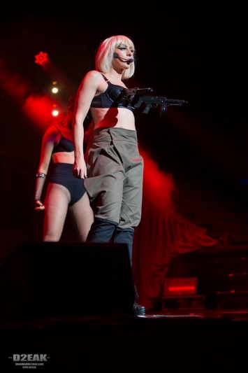 lady-gaga-tribute-donna-marie-at-st-davids-hall-2013-40