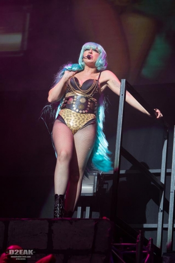 lady-gaga-tribute-donna-marie-at-st-davids-hall-2013-62