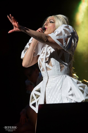 lady-gaga-tribute-donna-marie-at-st-davids-hall-2013-80
